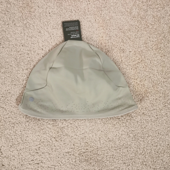 Lululemon cole terrain run beanie - Picture 3 of 4